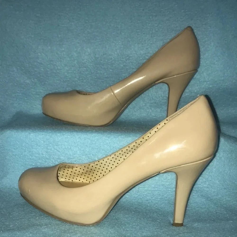 MADDEN GIRL “Getta” Nude vegan patten leather square closed toed heels SZ 7